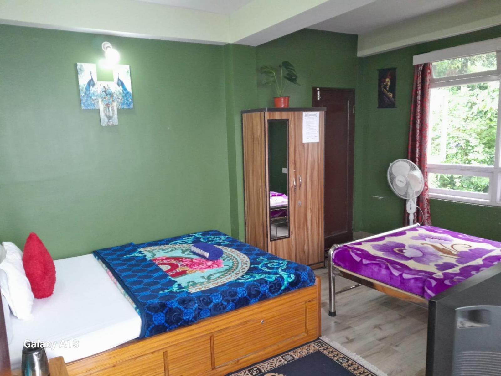 Seven Hills Homestay Калимпонг Екстериор снимка