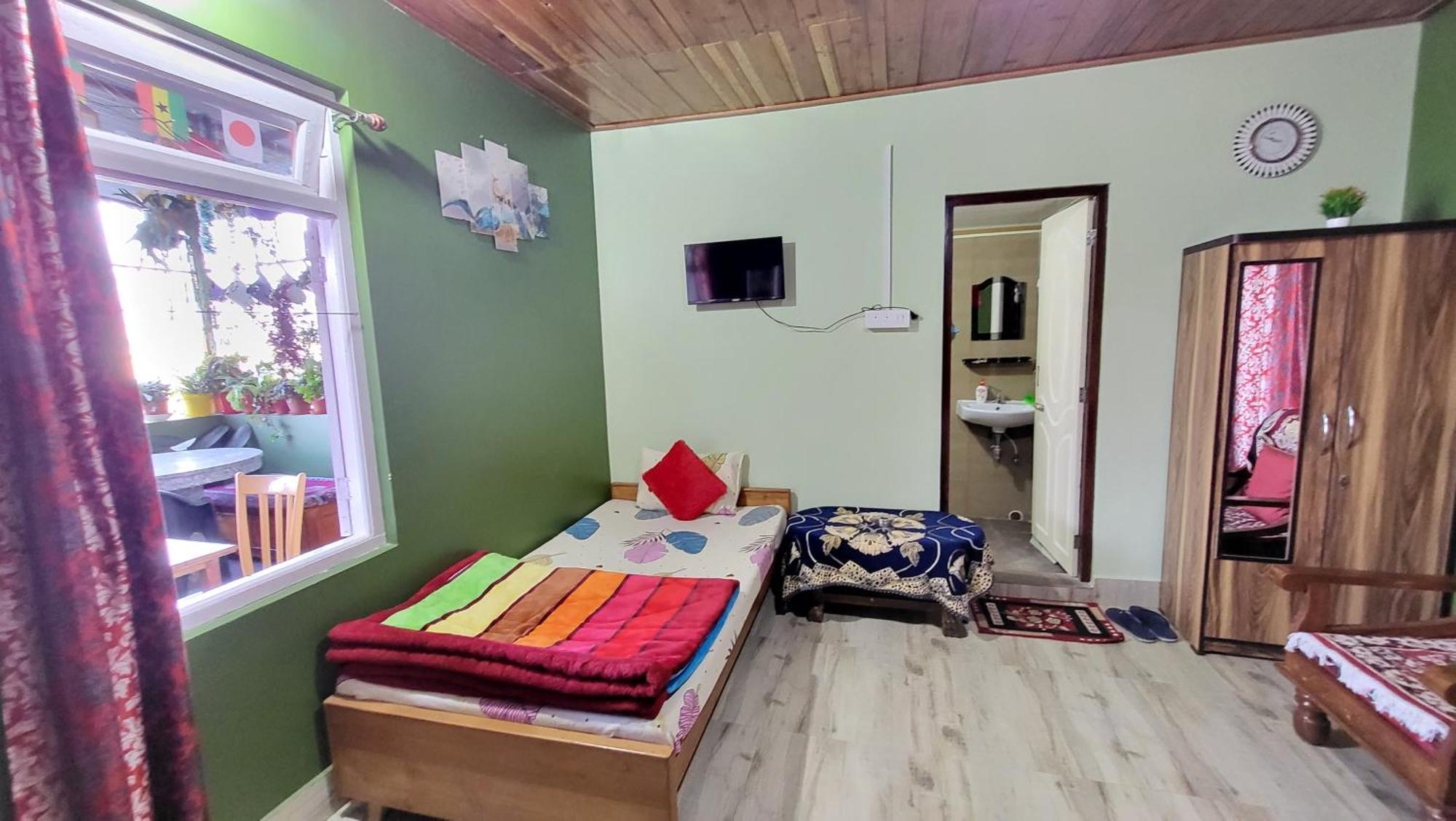 Seven Hills Homestay Калимпонг Екстериор снимка