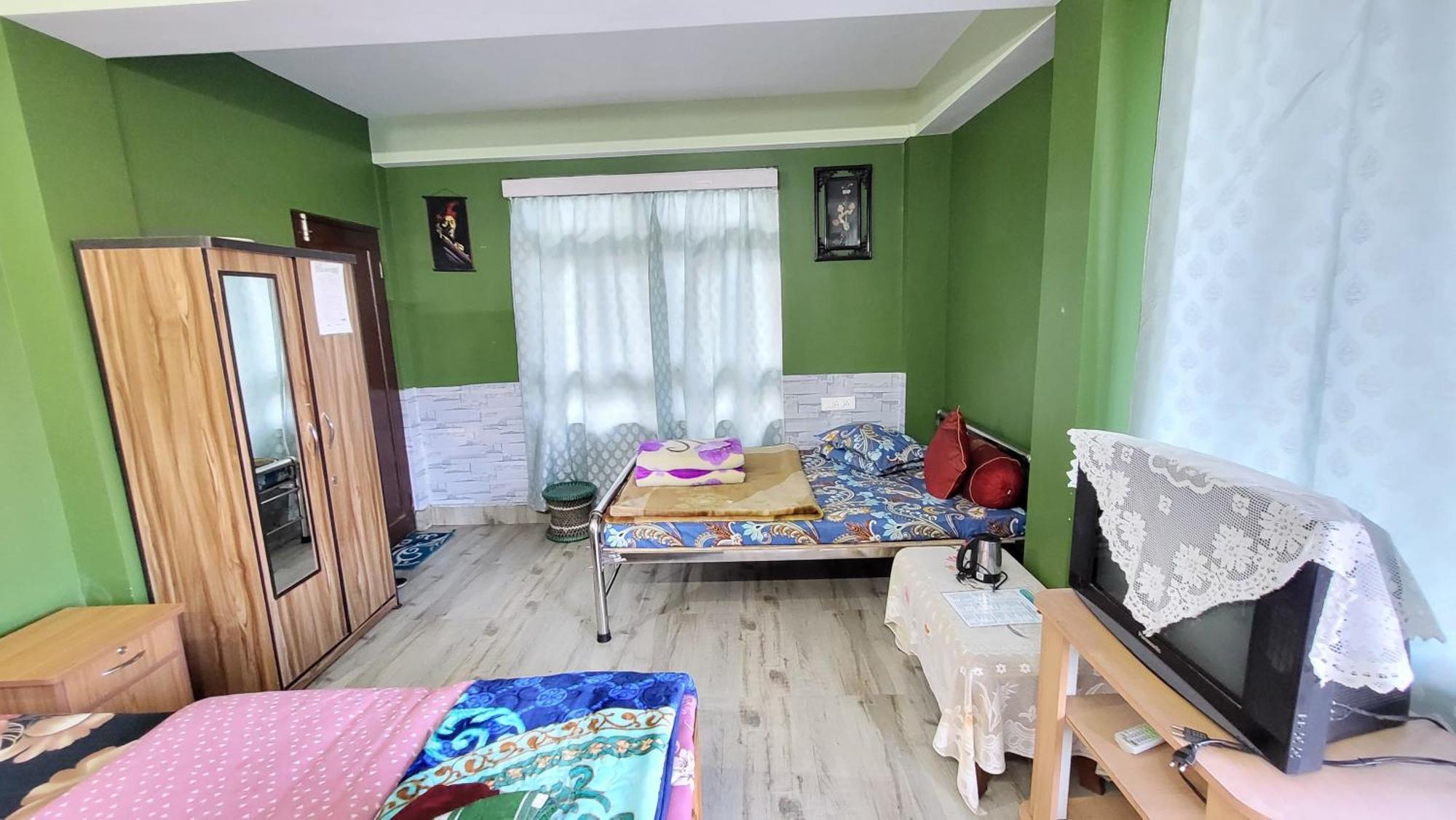 Seven Hills Homestay Калимпонг Екстериор снимка