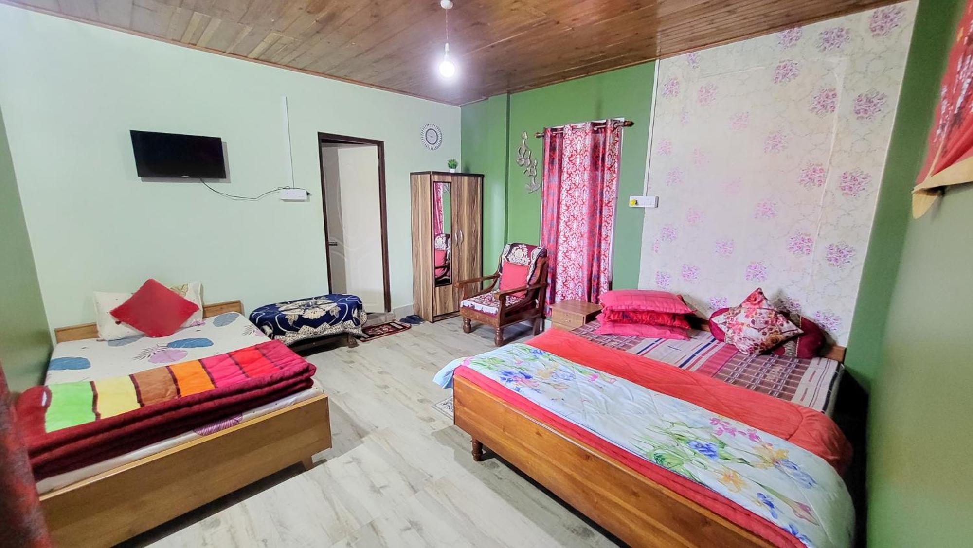 Seven Hills Homestay Калимпонг Екстериор снимка