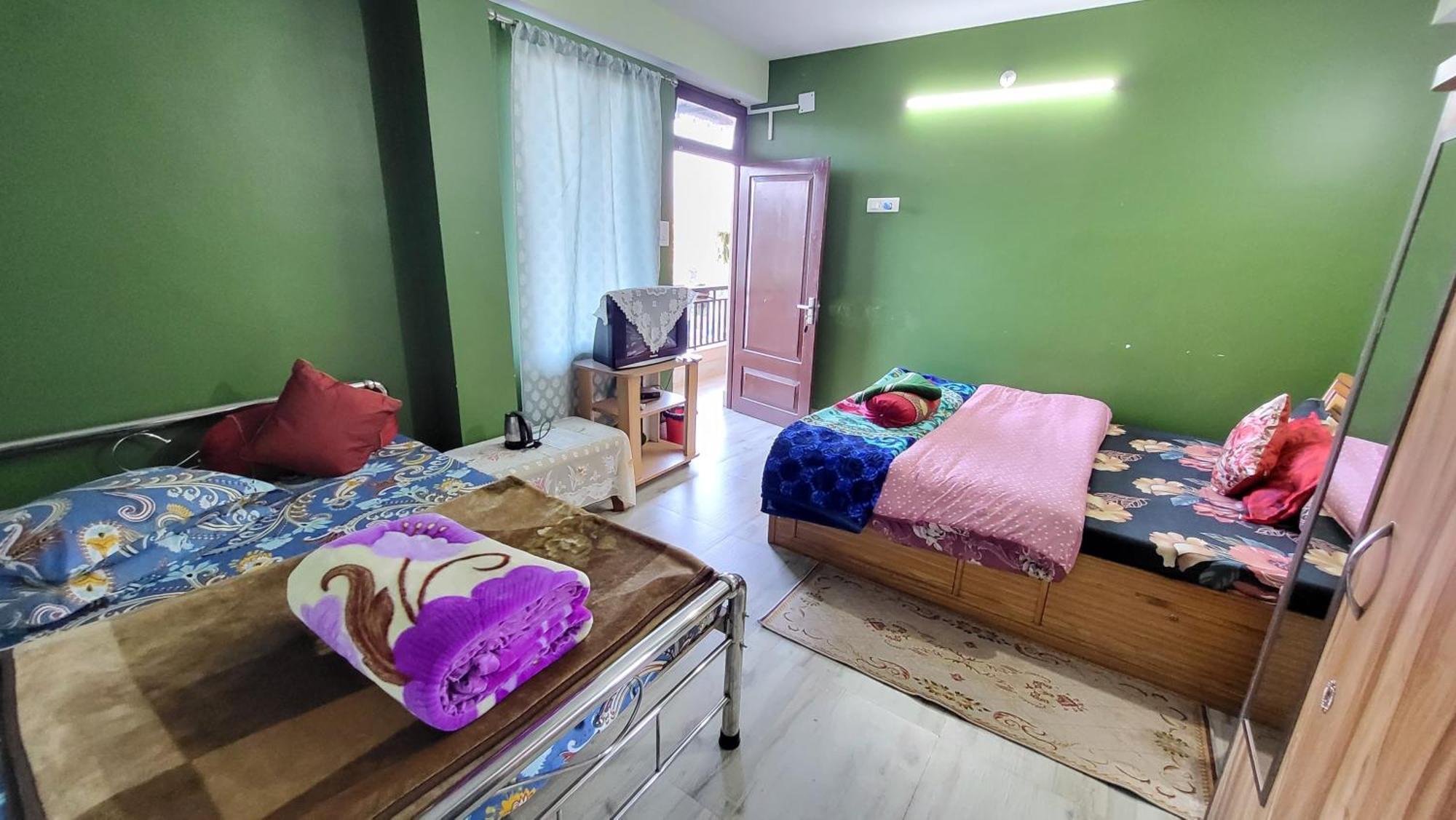 Seven Hills Homestay Калимпонг Екстериор снимка